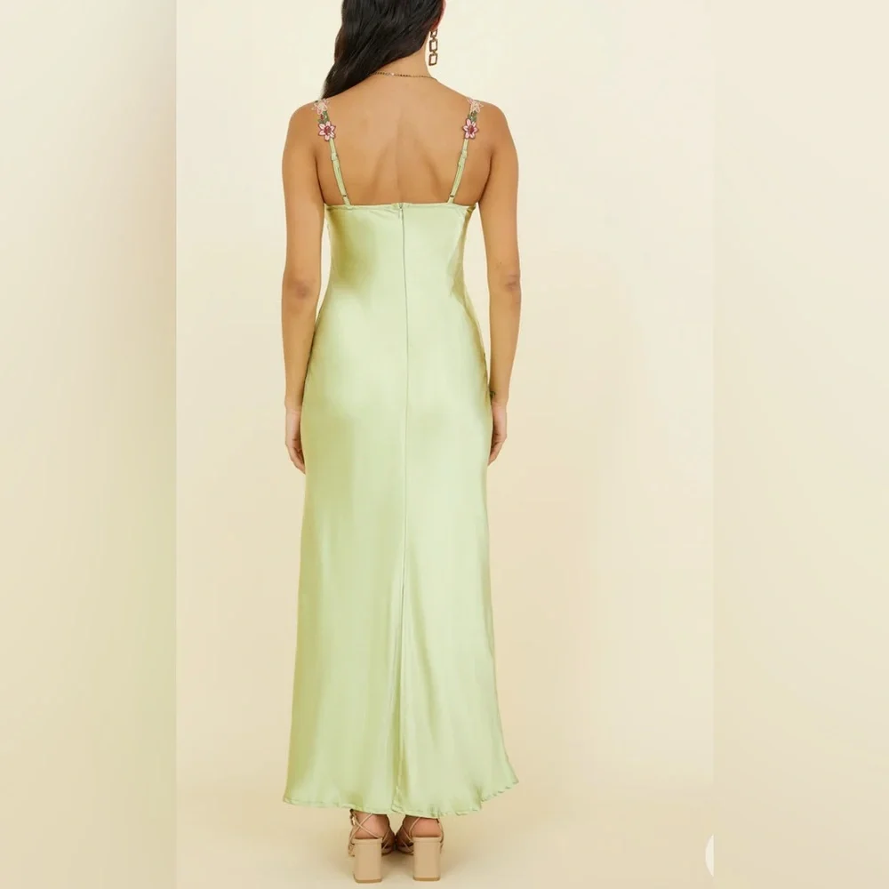 Elegant Green Floral Maxi Dress - Picture 2 of 3